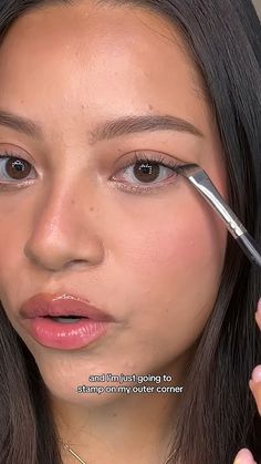 Tiny Cat Eyeliner, Bottom And Top Eyeliner, Cat Eye Makeup For Beginners, How To Make Eyeliner Wings, Daily Eyeliner Simple, How To Eyeliner Wing, Minimal Winged Eyeliner, Everyday Winged Eyeliner, Perfect Winged Eyeliner Hacks