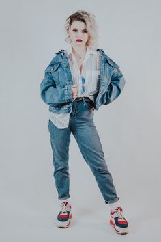 80s Denim Outfit Women, 80s Fashion Icons Outfits, Denim 80s Outfit, 80'outfits Ideas, 80s Outfit Inspo Women, Women’s 80s Outfit Ideas, 80s Iconic Outfits, Womens 80s Outfit