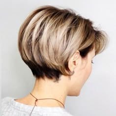 Ear Length Blonde Wedge Cut with Dark Roots Short Wedge Hairstyles, Short Wedge Haircut, Short Layered Bob Haircuts, Wedge Haircut, Wedge Hairstyles, Dark Roots, Haircuts For Fine Hair, Short Hair Haircuts, Back View