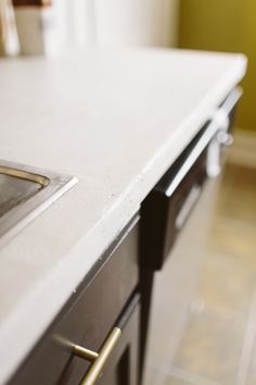 the counter top is clean and ready to be put into the kitchen sink, or used as an appliance