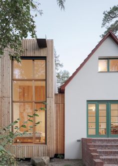 CAMA A, David Hiepler · Haus in Bindow · Divisare Scandinavian Townhouse, House Facade, Modern Addition To Old House, Scandinavian Architecture, Japanese Interiors, American Houses, Building Plan, House Extension Design, Detached House