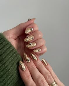 @chloehayward_ wearing gold and silver @bw.nails @bw.collective11 Tap Nails, Sparkly Acrylic Nails, Chloe Hayward, Gold Manicure, Sims Challenge, Ideas Uñas, Gold Nail Designs