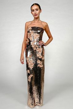 This stunning strapless column dress dazzles with its glittering sequins and intricate 3D floral details. The sleek silhouette offers a timeless elegance, making it perfect for formal events. Effortlessly chic, it combines sophistication with a touch of whimsy, ensuring you stand out at any occasion. A true showstopper! Shiny Long Dress, Beautiful Evening Dresses, Column Dress, Monique Lhuillier, Riyadh, Gold Dress, Lebanon, Formal Event, Timeless Elegance