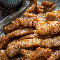 chicken wings are piled on top of each other