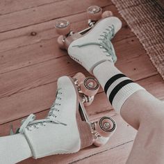 Skate Aesthetic, Skater Girls, Roller Skating, Aesthetic Photo, Miraculous Ladybug