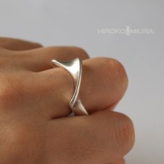 This ring is very special inspired by moebius band. If you suivre one side of band, it continue eternally. One piece ART in every day. Jewelry Template, Avant Garde Jewelry, Funny Jewelry, Wax Ring, Geometric Ring, Casting Jewelry, Modern Women, Georg Jensen, Silver Rings Handmade