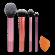 Real Techniques Setting Brush, Essential Makeup Brushes, Real Techniques Brushes, Xmas Wishlist, Makeup Blending, Eyebrow Eyeshadow, Too Faced Concealer, Makeup Bag Organization, Flat Iron Hair Styles