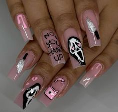 #nails #nailswag #nailsonfleek #nailoftheday #halloweennailsideas #scream Clown Nails Aesthetic, Cute Ghost Face Nails, Scream Halloween Nails Acrylic, Nail Ideas Baddie Short, Beautiful Almond Nails Art Designs, Scream Nails Coffin, Nail Designs Ghost Face, Scream Nails Pink And Black, Scream Knife Nail Art