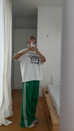 Looks Adidas, Track Pants Outfit, Adidas Hose, Looks Street Style, Outfit Inspo Fall, Casual Style Outfits, Looks Style