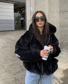 Mode Zara, Mode Casual, Jacket Outfit, Looks Black, Winter Fashion Outfits, Winter Outfit, Winter Wear, Outfits Casuales, Black Jacket