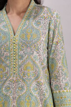 Kurti Ideas, Kurta Pattern, Block Printed Kurta, Printed Kurti Designs, Suit Neck Designs, Simple Kurta, Neck Patterns, Salwar Neck Designs, Churidar Neck Designs