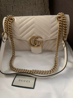 Trendy Purses, Gucci Outfits, Girly Bags, Luxury Purses, Fancy Bags, Gucci Shoulder Bag, Gg Marmont, Pretty Bags