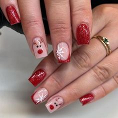 Short Reindeer Nails, Nails Xmas Simple, Christmas Nails Acrylic Reindeer, Christmas Nails Red Reindeer, Christmas Biab Nails Red, Red Reindeer Nails, Christmas Nail Art Reindeer, Christmas Nail Designs Reindeer, Red Square Christmas Nails