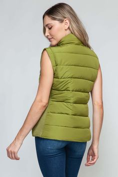 This Zip Up Turtleneck Vest with Pockets is a must-have for any fashion-forward wardrobe. With a convenient zip-up front, cozy turtleneck, and functional pockets, this vest is the perfect combination of style and practicality. Layer it over any outfit for added warmth or storage. Elevate your look with this chic and versatile vest. Features: Pocketed Thickness: Normal Body: Lined Material composition: 100% polyester Imported Size Top Length Bust S 23 36 M 23 38 L 24 40 XL 24 42 Winter Ribbed Stretch Vest, Stretch Ribbed Winter Vest, Stretch Cotton Seamless Vest, Solid Color Ribbed Cotton Vest, Winter Cotton Vest With Zipper Closure, Zip Up Turtleneck, Ankle Compression Socks, Vest With Pockets, Pork Pie Hat