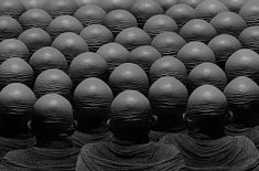 many balls are arranged in the shape of people's heads, with black and white background