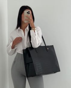 Classy Bags, Work Bags For Women, Cute Professional Outfits, Corporate Baddie, Work Outfit Inspiration, Casual Work Outfits Women, Zara Bag, Cute Work Outfits, Work Fits