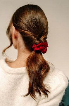 Revamp your hair game with the L. Erickson USA Medium Pony in Silk Charmeuse. Handcrafted in America, this medium silk scrunchie is a delightful fusion of style and functionality. Boasting a luxurious silk charmeuse fabric covering an elastic band, it provides a gentle, damage-free hold while smoothing and taming even the thickest and most textured locks.Whether you're seeking a simple yet chic hairstyle, adding a flirtatious accent to your attire, or accessorizing your wrist, this ponytail hold Silk Hair Accessories, Simple Pretty Hairstyles, Silk Scrunchies Hairstyles, Silk Square Scarf Hair, Hairstyles With Scrunchies, Trendy Headbands Silk, Hair Band Hairstyles, Hair Accessories Aesthetic, Hairstyles Classy