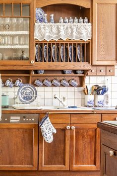 20 French Country Kitchen Ideas for Enchanting Spaces | Montana Happy Aga Kitchen Farmhouse, Herbal Kitchen, Aga Kitchen, Provence Kitchen, Classic English Kitchen