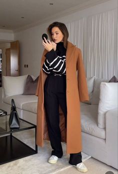 Minimalist Winter Outfit, Winter Fashion Outfits Casual, Office Outfits Women, Cold Outfits, Elegante Casual, Looks Street Style, Mode Inspo, Casual Winter Outfits, Winter Fashion Outfits