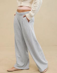 Aerie New Heights Trouser Aerie Trousers, Grey Sweats, Trendy Outfits For Teens, Cute Preppy Outfits, Wardrobe Basics, Cute Everyday Outfits, Cool Stuff, Set Outfit, Preppy Outfits