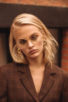 Коллекции | Ready-To-Wear | Осень-зима 2019/2020 | VOGUE City Shoot, Glasses Makeup, Model Look, Vogue Russia, Trending Sunglasses, Shoot Inspiration, Fashion Face, Glasses Fashion, Fashion Photo