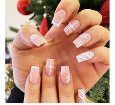 Winter Nails Coffin Short, Preppy Nail Ideas For Kids Short, Christmas Gel Nails Square, Christmas Nails Acrylic Short Square, Short Square Acrylic Nails Christmas, Christmas Nails Gel Short Simple, Short Red Christmas Nails, Christmas Coffin Nail Designs, Pink And Red Christmas Nails