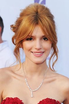 messy retro style updo Hairstyle #ShortUpdo #Hairstyles Messy Hair Updo, Prom Hair Updo, Tips Hair, Peinados Recogidos, Hair Styles 2014, Updo Hairstyles, Bella Thorne, Short Hair Updo, Hair Photo