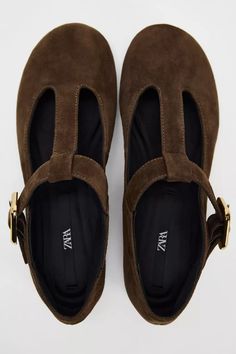 BUCKLE MARY JANES WITH BUCKLE - Dark tan | ZARA United States Suede Ballet Flats, Jeans Cargo, Cardigan Sweater Dress, Ballerina Shoes, Anorak Jacket, Leather Shirt, Dark Tan, Sweaters And Jeans, Clean Laundry