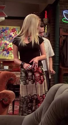 Phoebe Buffay Fashion, Phoebe Outfits Friends, Friends Outfits Phoebe, Iconic Phoebe Buffay Outfits, Phoebe Friends Outfits, Pheobe Buffay Outfit, Phoebe Outfits, Phoebe Buffay Aesthetic