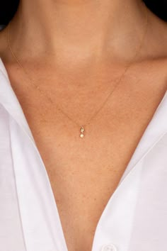 Minimalist Accessories Jewellery, Simple Necklace Designs, Fine Gold Necklace, Fancy Jewelry Necklace, Dainty Diamond Necklace, Diamond Necklace Designs, Magical Jewelry, Jewelry Accessories Ideas