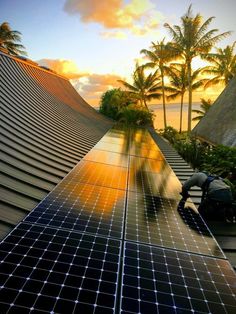 How Solar Panels Work on Cloudy Days Solar Pv System, Aesthetic Solar Panels, Sun Panels Solar Energy, Solar Panel Aesthetic, Solar Power Aesthetic, How Solar Panels Work, Solar Panel Design, Solar Panels Architecture, Solar Images