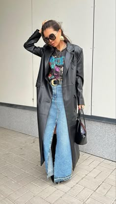 Denim Maxi Skirt Street Style, Fashion Teacher Outfits, Long Denim Skirt Outfits, Skirt Outfits For Women, Fall Chic Outfits, Long Denim Skirt Outfit, Classy Fashion Chic, Fashion Dresses For Women, Skirt For Work