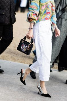 Paris Couture Week Spring/Summer 2018 Sling Back Outfit, Dior Style Outfit, Classy Grunge, Dior Pumps, Summer Outfit 2022, Back Outfit, Dior Outfit, White Jeans Winter, Dior Heels