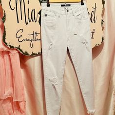 Kancan White Distressed Jeans. Same As Other Listing But These Have Been Worn. Still In Excellent Shape! Sz 3/ 25 White Distressed Jeans, Kancan Jeans, Stretch Pants, Ankle Jeans, Black Skinnies, Stretch Jeans, Distressed Jeans, Cropped Jeans, Denim Fashion