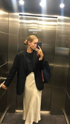 Corporate Baddie Outfits, Hippie Rock, Rok Outfit, Corporate Baddie, Modest Fits, School Looks, Looks Street Style, Street Style Inspiration, White Skirt