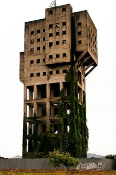 an old building with ivy growing on it's sides and the top part missing