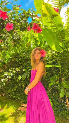 Beach Dress Photoshoot, Belly Summer, Lexi Hidalgo, Grad Outfits, Hawaii Pictures, Tropical Outfit, Cool Makeup Looks, Hawaiian Flowers, Granola Girl