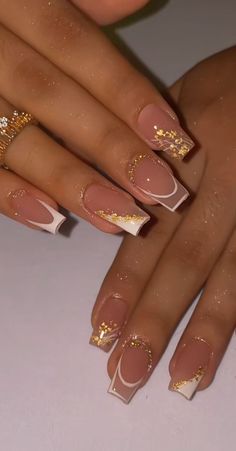 Nails With Gold, Gold Acrylic Nails, Girly Acrylic, Fancy Nails Designs, Girly Acrylic Nails, Acrylic Nails Designs, Casual Nails, Short Square Acrylic Nails, Acrylic Nails Coffin Pink