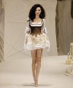 L Seoul FW2024 🍦 Avant Garde Fashion Couture, Cabaret Goth, Fashion Design School, Seoul Fashion, Fashion Costume, Cabaret, Fall 2024, Costume Design, Victorian Fashion