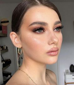 To give you fresh inspiration to take on this sultry tone, we've gathered some of our favorite copper eyeshadow looks. Copper Eyeshadow Looks, Black Tie Makeup, Copper Eyeshadow, Evening Eye Makeup, Orange Lipstick, Cute Eyeshadow Looks, Eyeshadow For Blue Eyes, Brown Eyeliner, Dramatic Eyes