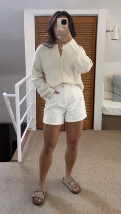 Normcore Outfits Summer, Hygge Outfit Summer, Small Town Outfits, Spring Transition Outfits 2024, Late Summer Outfits Early Fall, Spring Dinner Outfit, Birkenstock Summer Outfit, Transitional Outfits Summer To Fall, Lounge Wear Spring