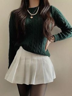 Korean Christmas Outfit, Korean Christmas, Stile Blair Waldorf, Dr Closet, Elegante Casual, Christmas Outfits, Fashion Mistakes, Casual Style Outfits, Winter Fashion Outfits