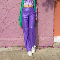 Colored Leather Pants Outfit, Purple Leather Pants Outfit, Purple Leather Pants, Uzun Boy, Rocker Outfit, Lululemon Groove Pant, Black Ankle Pants, Leather Pants Outfit, Black Jogger Pants