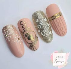 Nail Designs October, October Nails Fall, Deer Nails, Fall Season Nails, Nail Colors Fall, Nail Art Noel, Season Nails, Xmas Nail Art, Winter Designs