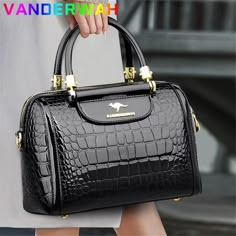 Width)23cm * (Height)17cm * (Thickness)9cm Note: 1 Inch=2.54 CM; 1 CM=0.39 Inch , Due to different batches, bag's liner may be different. Fashion designer and good price, please rest assured purchase. ( All pictures are actual photos. But due to the different light and monitor setting, minor color difference maybe ex Bags Style, Messenger Purse, Casual Tote Bag, Patent Leather Handbags, Leather Handbags Women, Crocodile Pattern, Beautiful Handbags, Genuine Leather Handbag, Types Of Bag