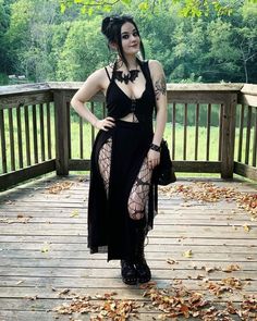 Goth Culture, Goth Gifts, Gothic Mode, How To Impress, Fashion Goth, Awkward Family Photos, Goth Look, Alt Outfits