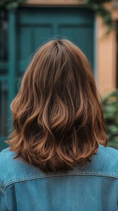 Discover stunning brown hair color ideas to transform your look! 🌟 From rich chocolate hues to caramel highlights, find the perfect shade for you. 💇‍♀️✨ #HairGoals #BrownHair Auburn Hair Balayage Brown, Autumn Hair Colour Ideas, Brown Hair With Mini Highlights, Warm Brown Hair Blue Eyes, Caramel Dark Brown Hair, Brown Hair With Cinnamon Highlights, Light Brown Hair With Auburn Highlights, Auburn Highlights For Dark Brown Hair, Brown Glaze Hair