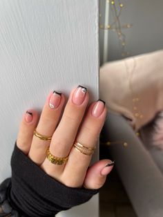 Halloween Nails Natural, Natural Halloween Nails, Uñas Halloween Aesthetic, Neutral Halloween Nails, Ariana Nails, Minecraft Nails, Ghost Nails, Nail Piercing, Simple Fall Nails