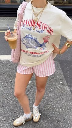 Preppy T Shirt Outfit, Summer In Texas Outfits, Colorful Coastal Outfits, Colorful Outfit Inspiration, Dessert Inspired Outfit, Summer Outfits Colourful, Funky Style For Women, Gen Z Street Style, Fun Outfits Aesthetic