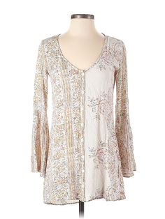 Billabong Casual Dress Size: X-Small Ivory Dresses - used. 100% RAYON, V Neck, Paisley, High Low, 3/4 Sleeve | Billabong Casual Dress: Ivory Paisley Dresses - Used - Size X-Small Clothes For Women Over 50, Ivory Dresses, Paisley Dress, Billabong, Second Hand Clothes, Thrift Store, Casual Dresses For Women, High & Low, Casual Dress